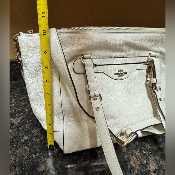 Coach C5690 Kleo Carryall Handbag
Chalk Pebbled Leather Crossbody Strap - Picture 11 of 16